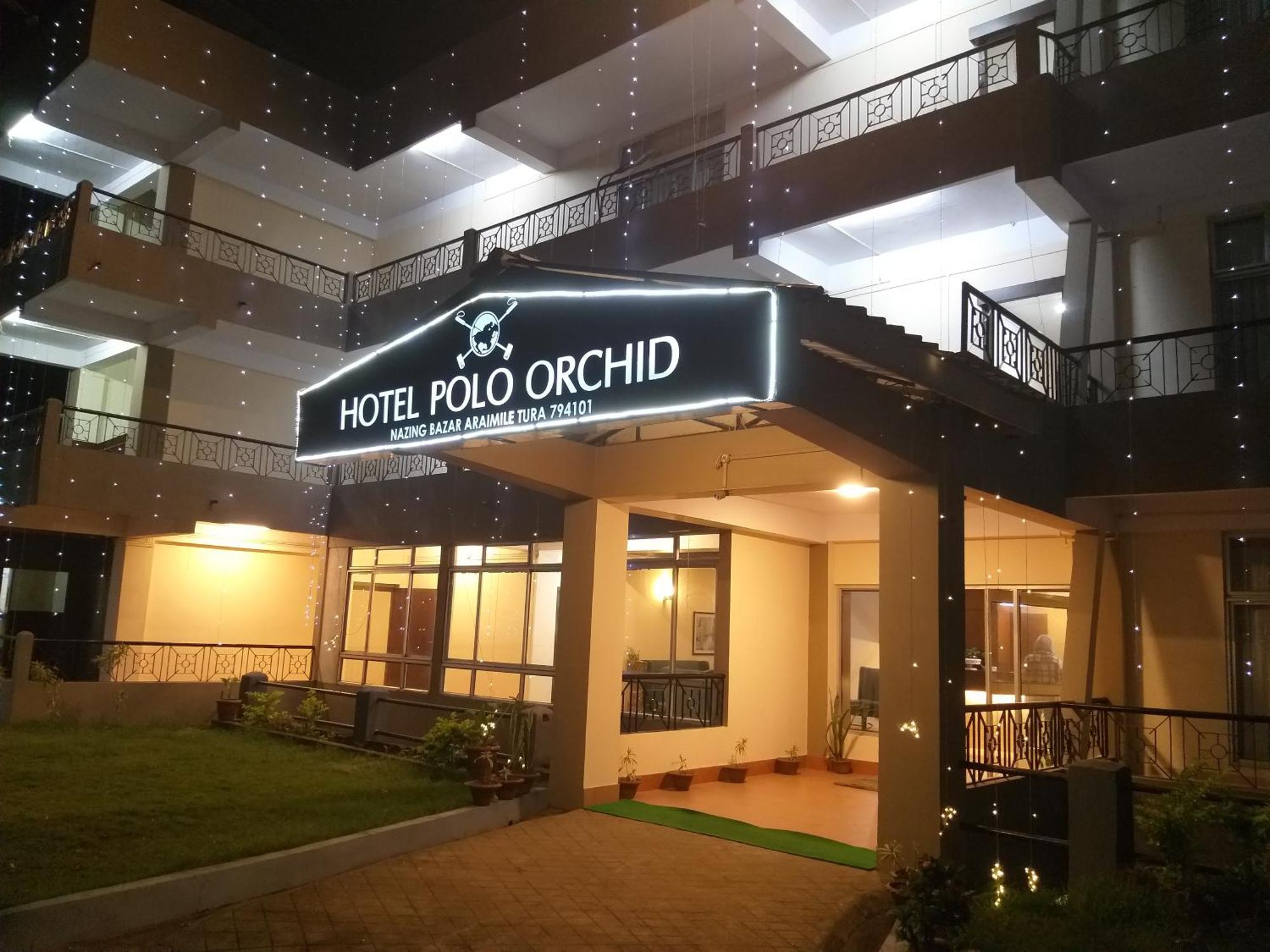 Polo Tura Hotel Exterior photo