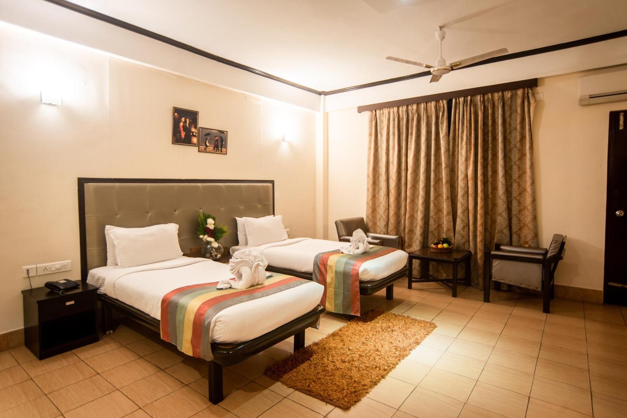 Polo Tura Hotel Exterior photo