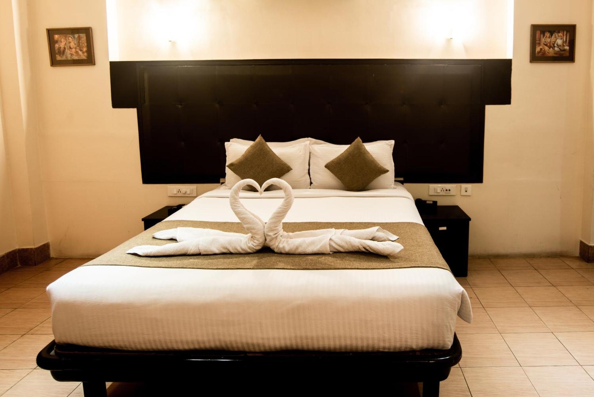 Polo Tura Hotel Exterior photo