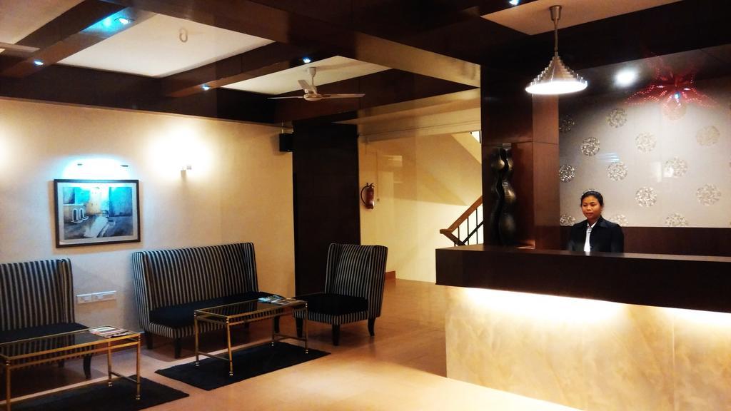 Polo Tura Hotel Exterior photo