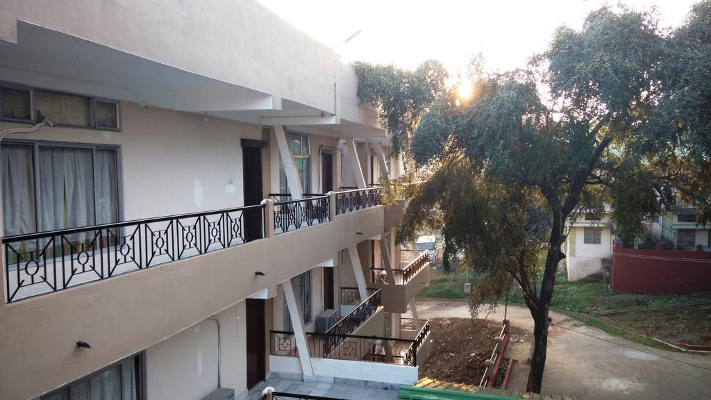 Polo Tura Hotel Exterior photo